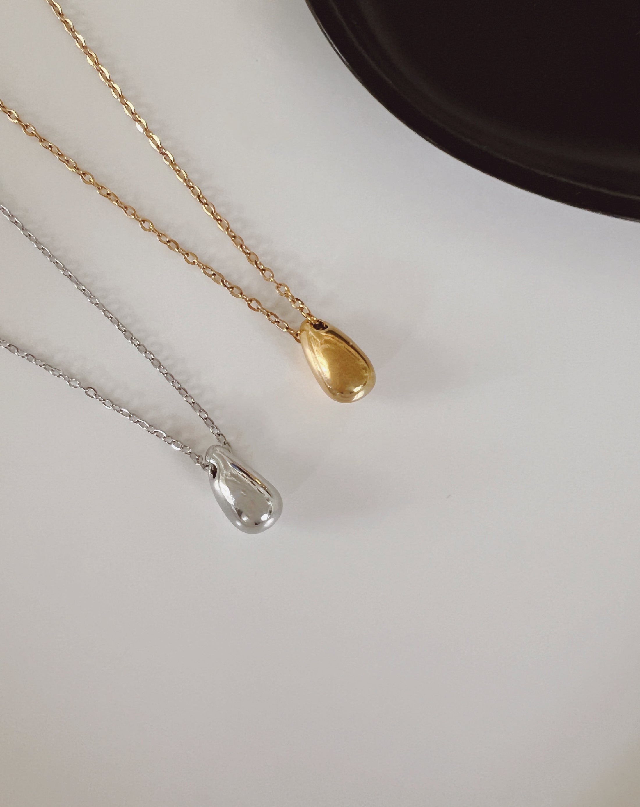 Mini drop necklace