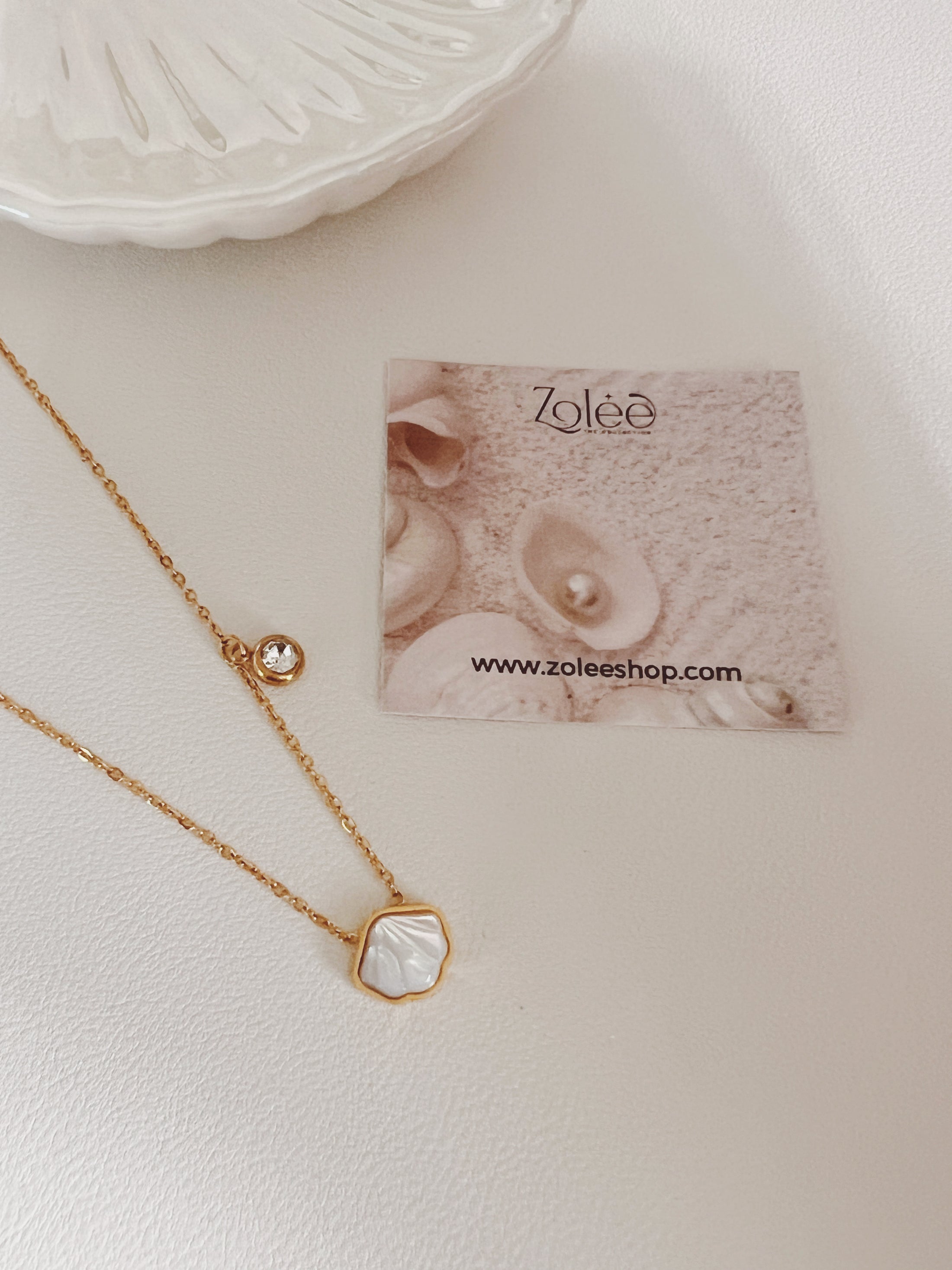White mini shell necklace