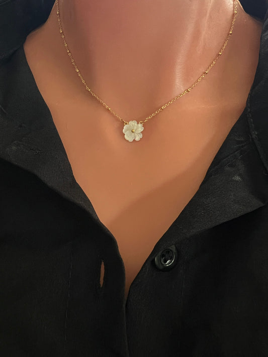 La flor necklace