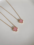 Load image into Gallery viewer, Pink clover necklace
