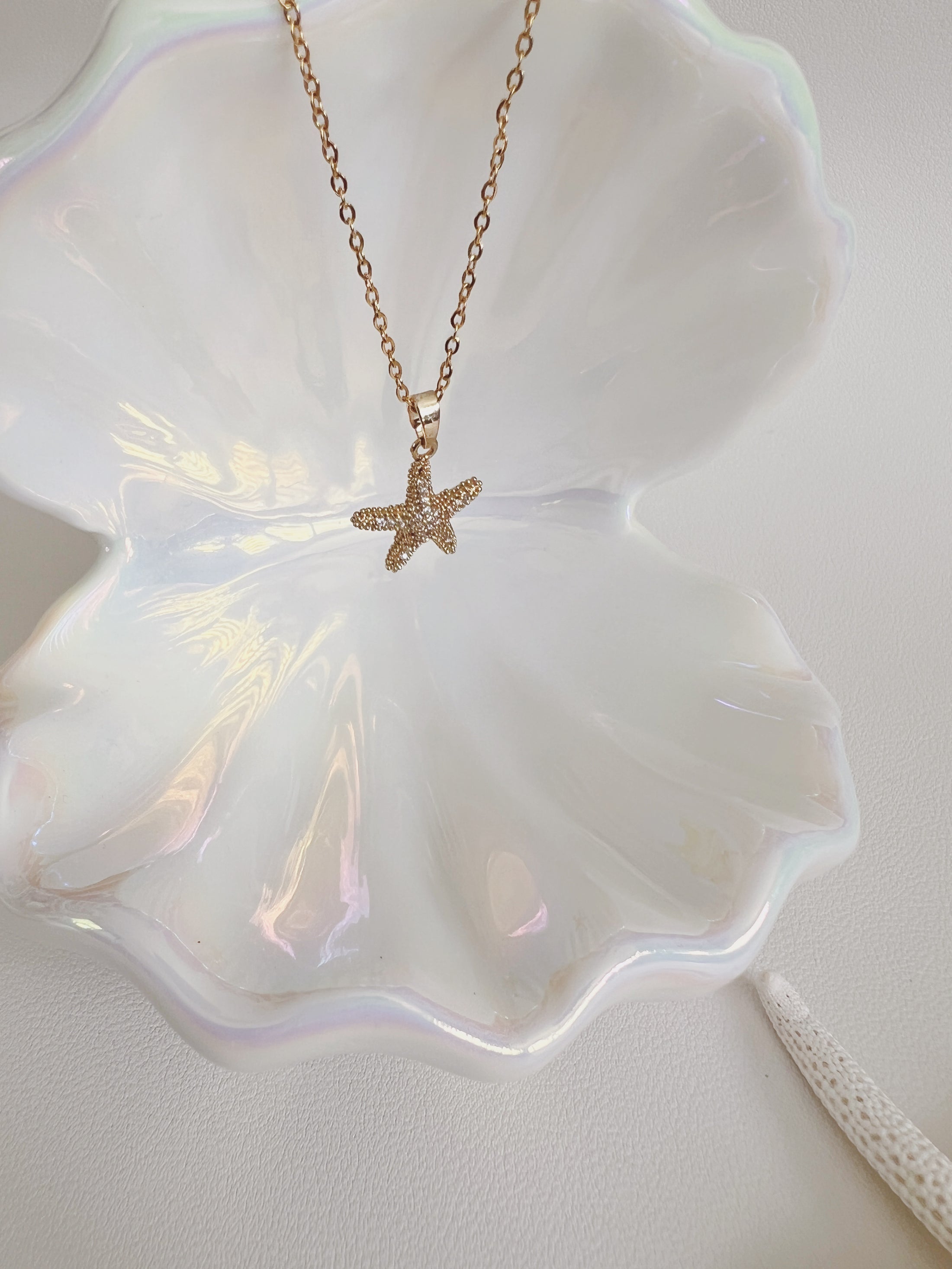Lux starfish necklace