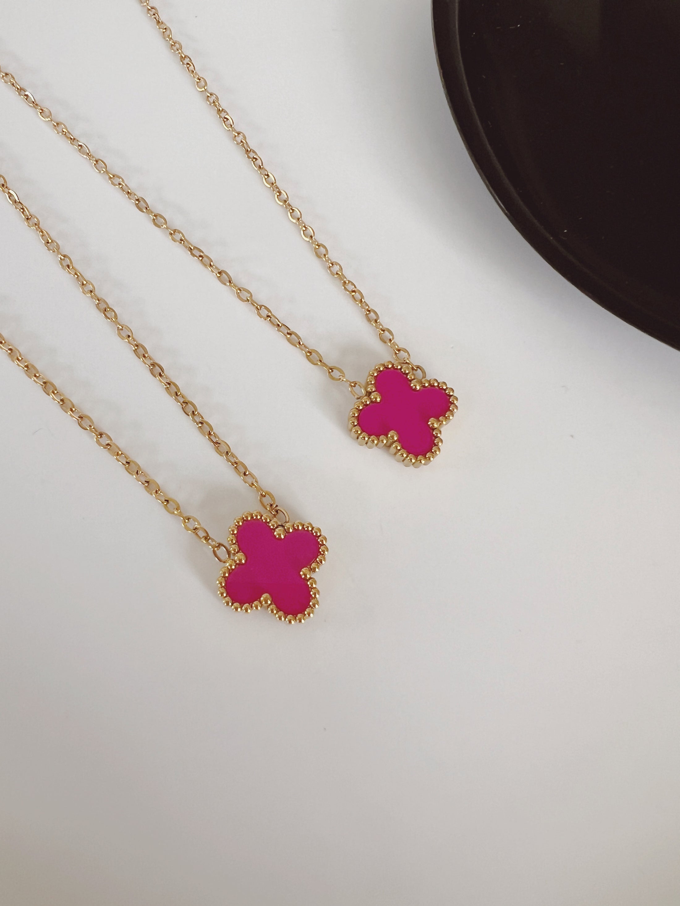 Fucsia clover necklace