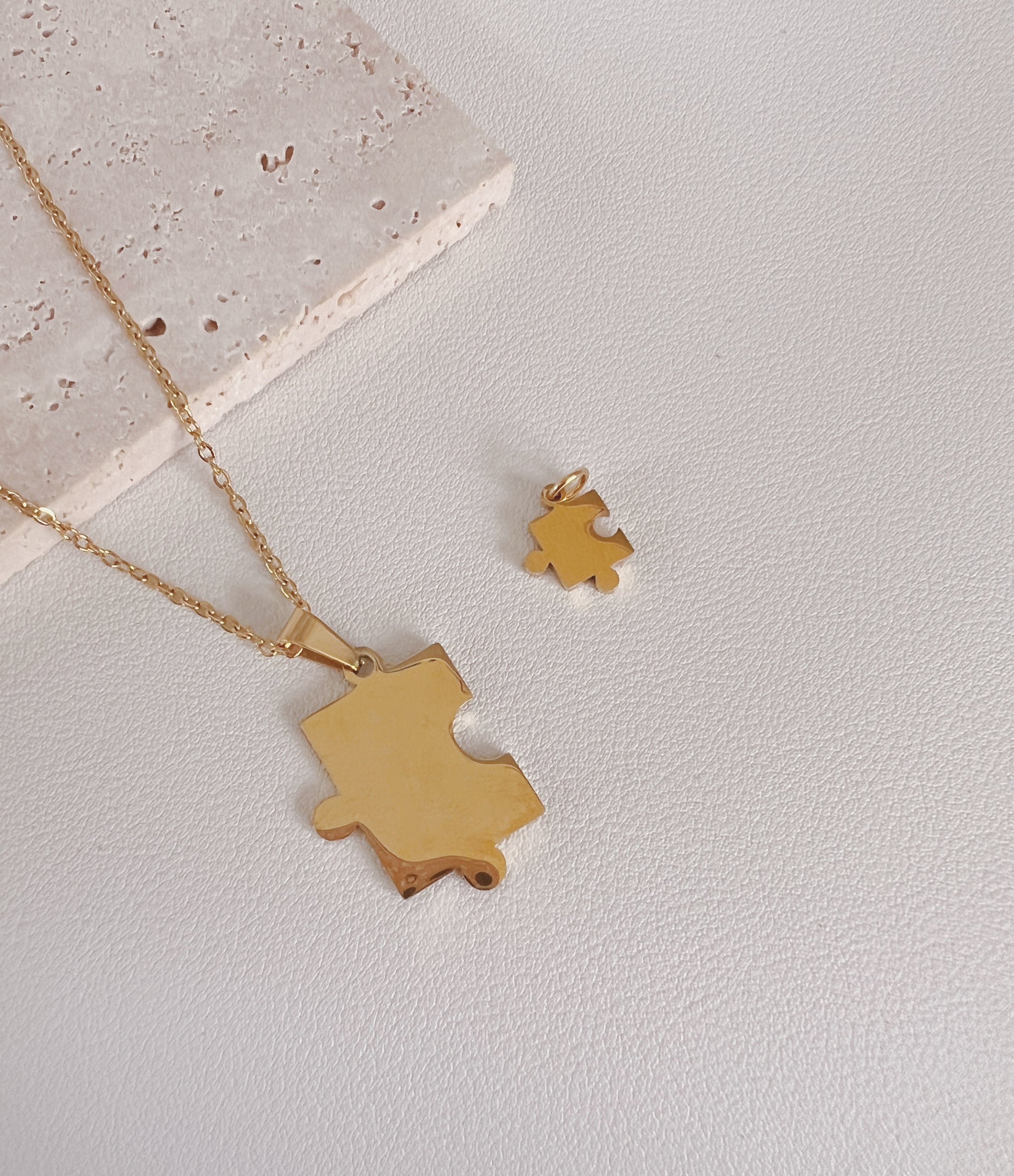 Puzzle necklace set