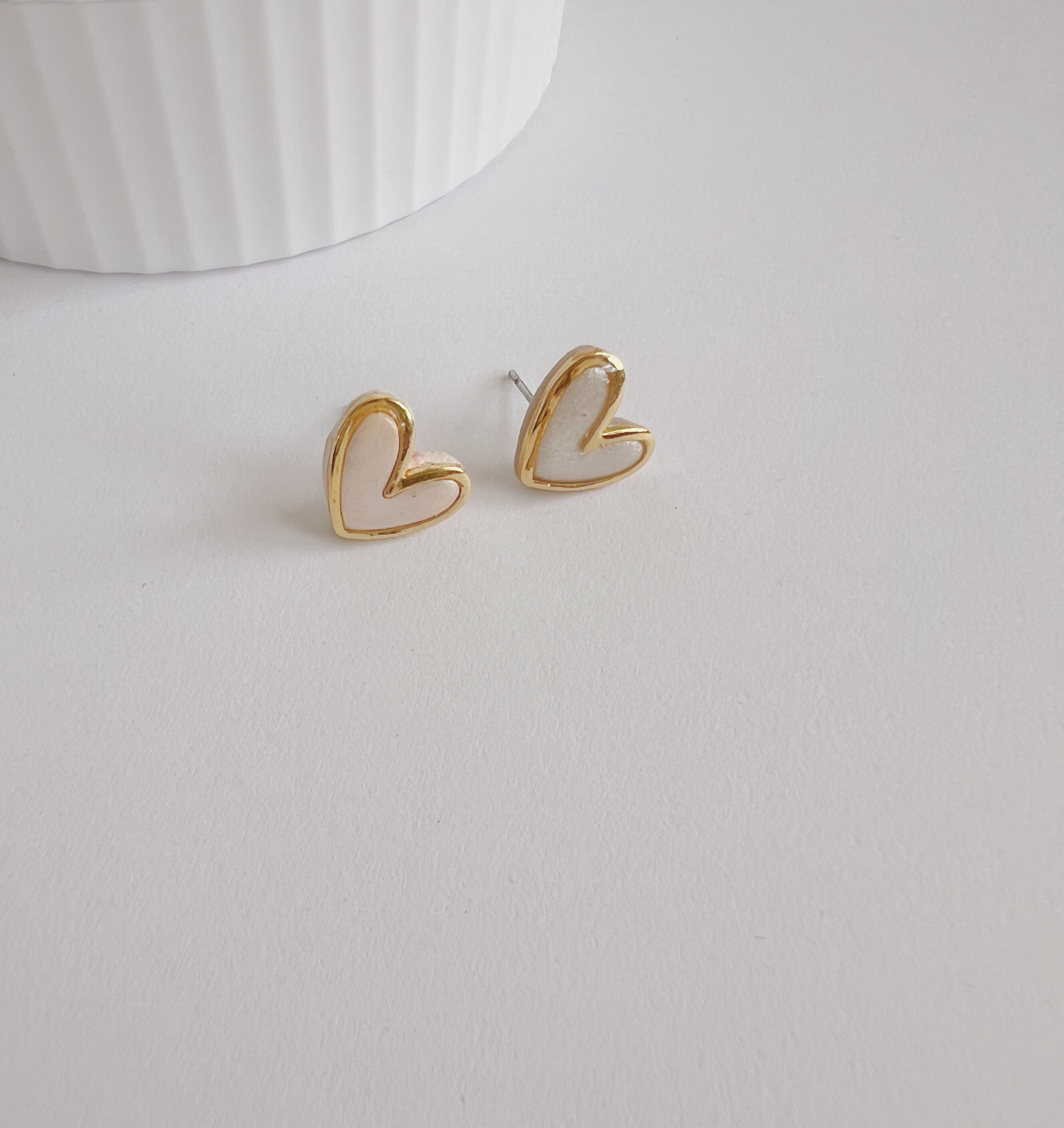 Poly heart studs