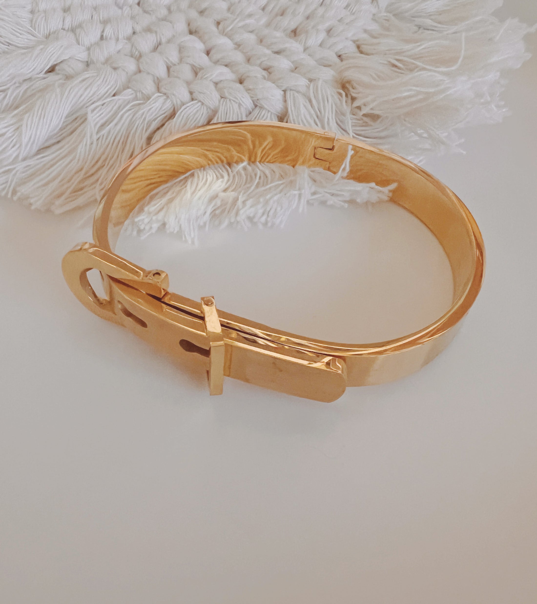 Belt bangle