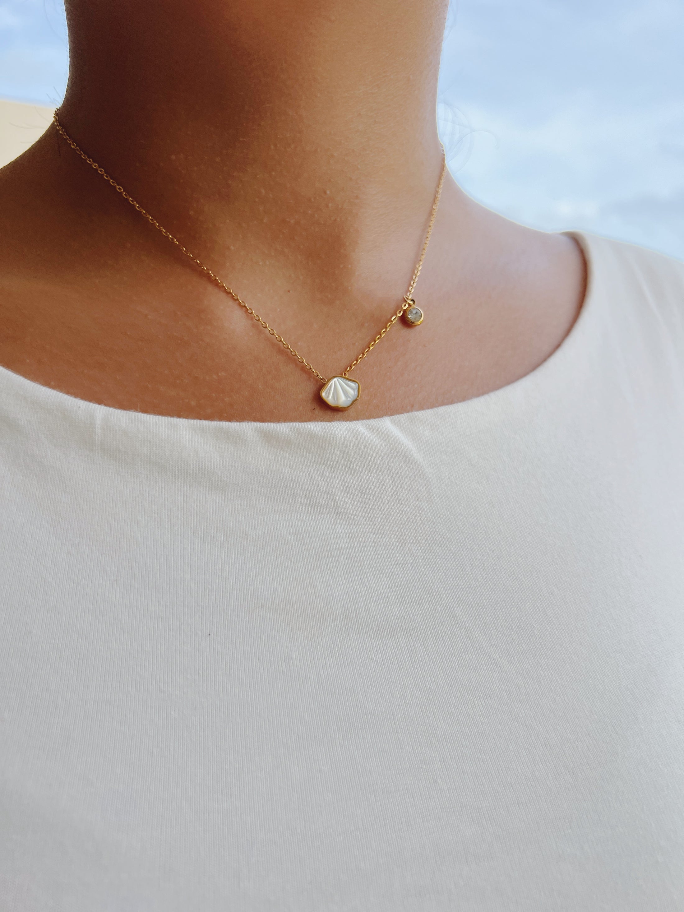White mini shell necklace