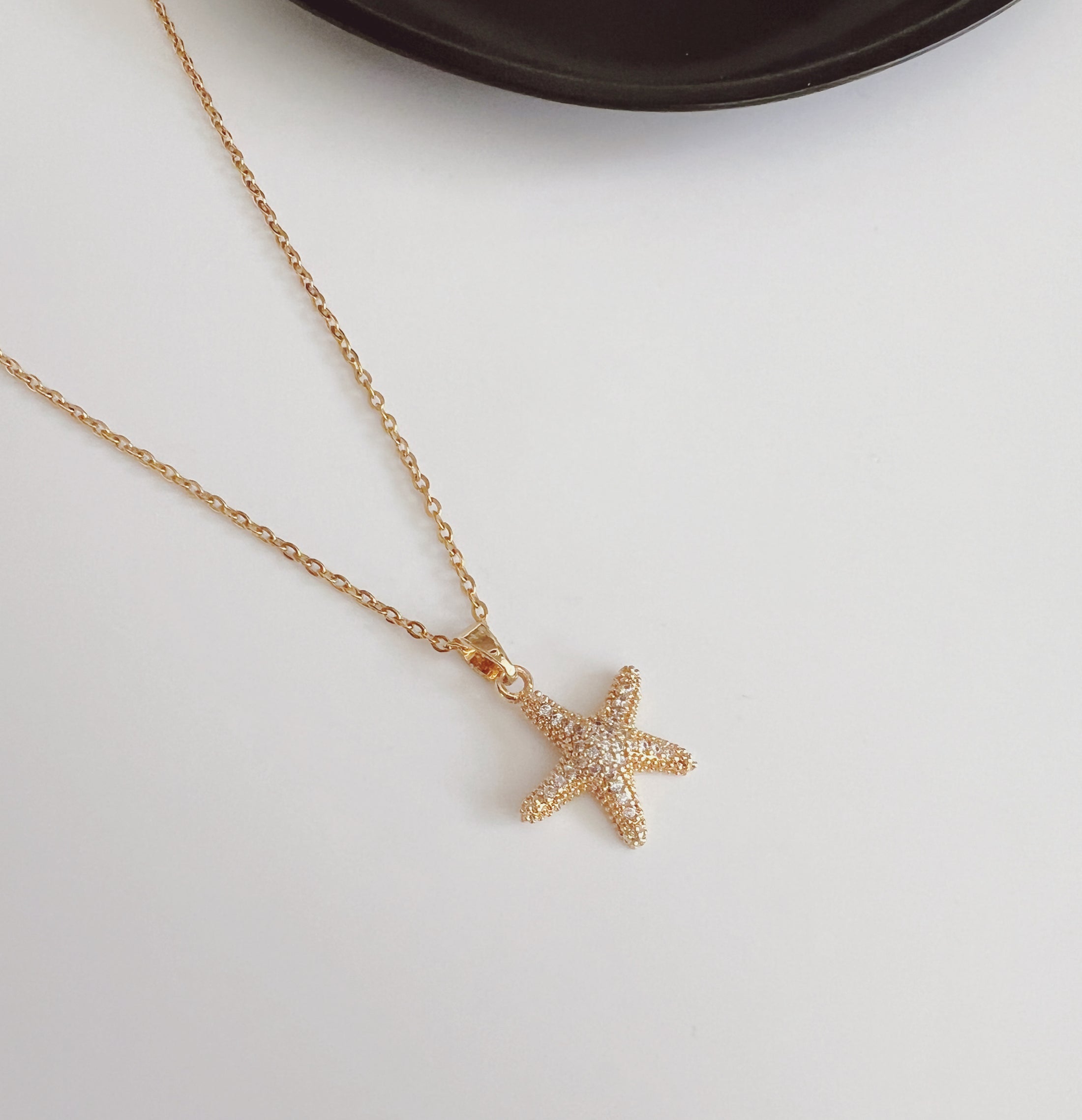 Lux starfish necklace