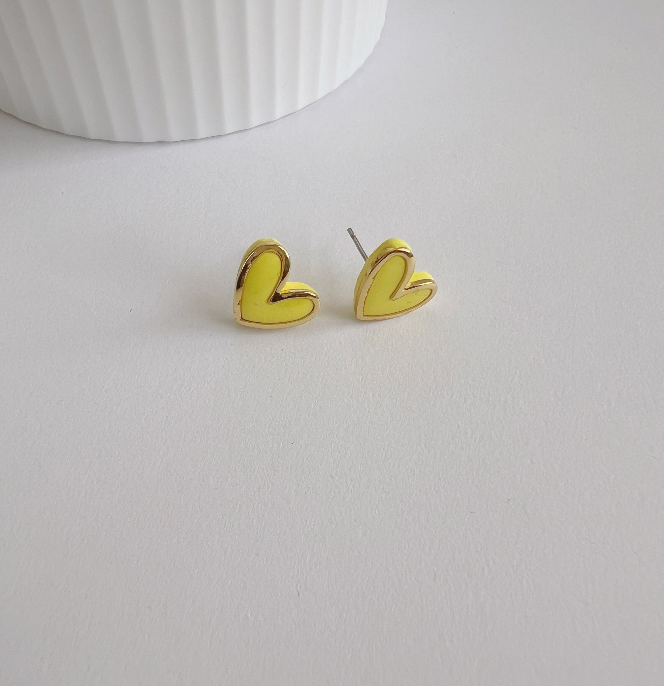 Poly heart studs