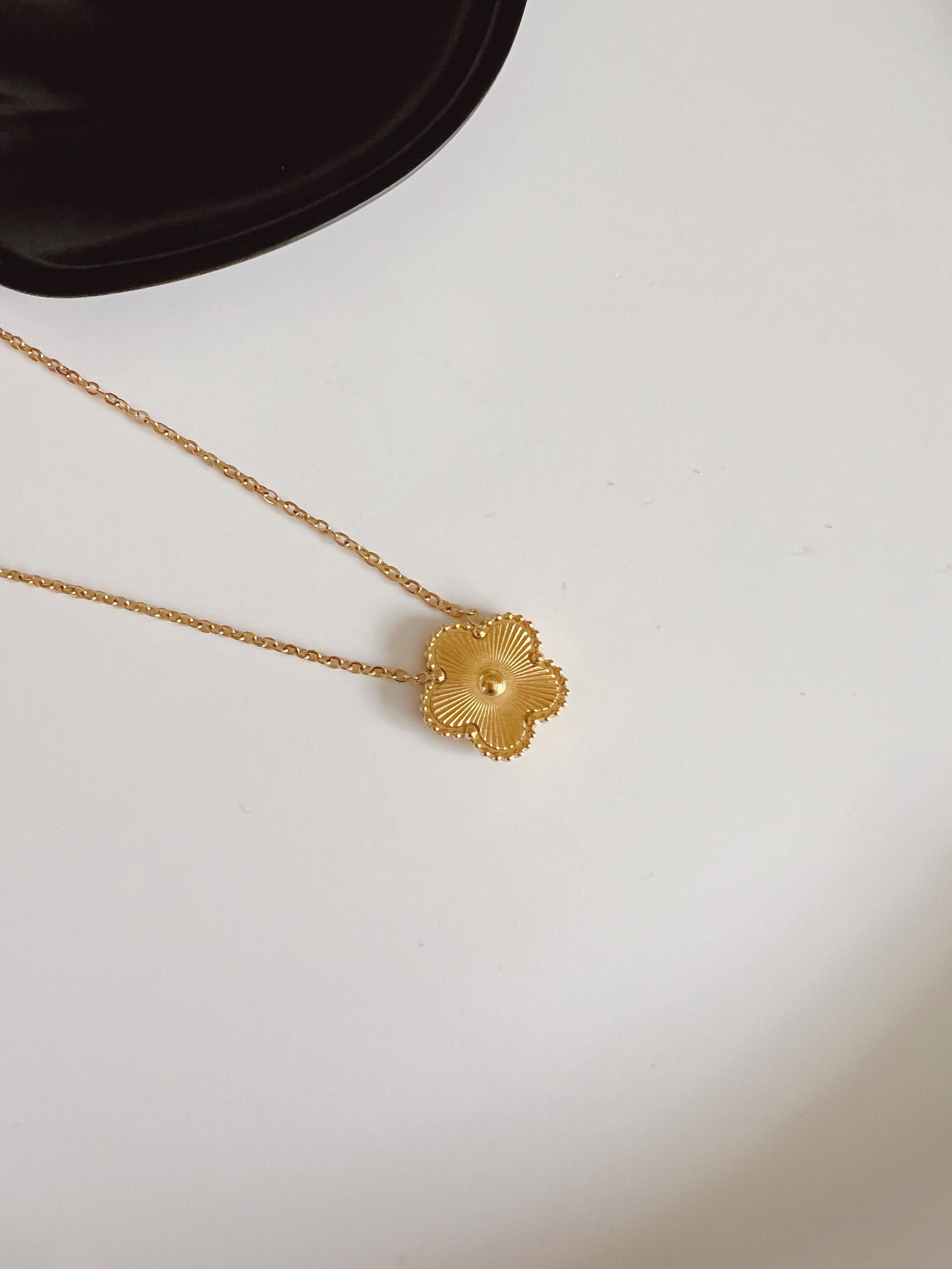 Van flower necklace