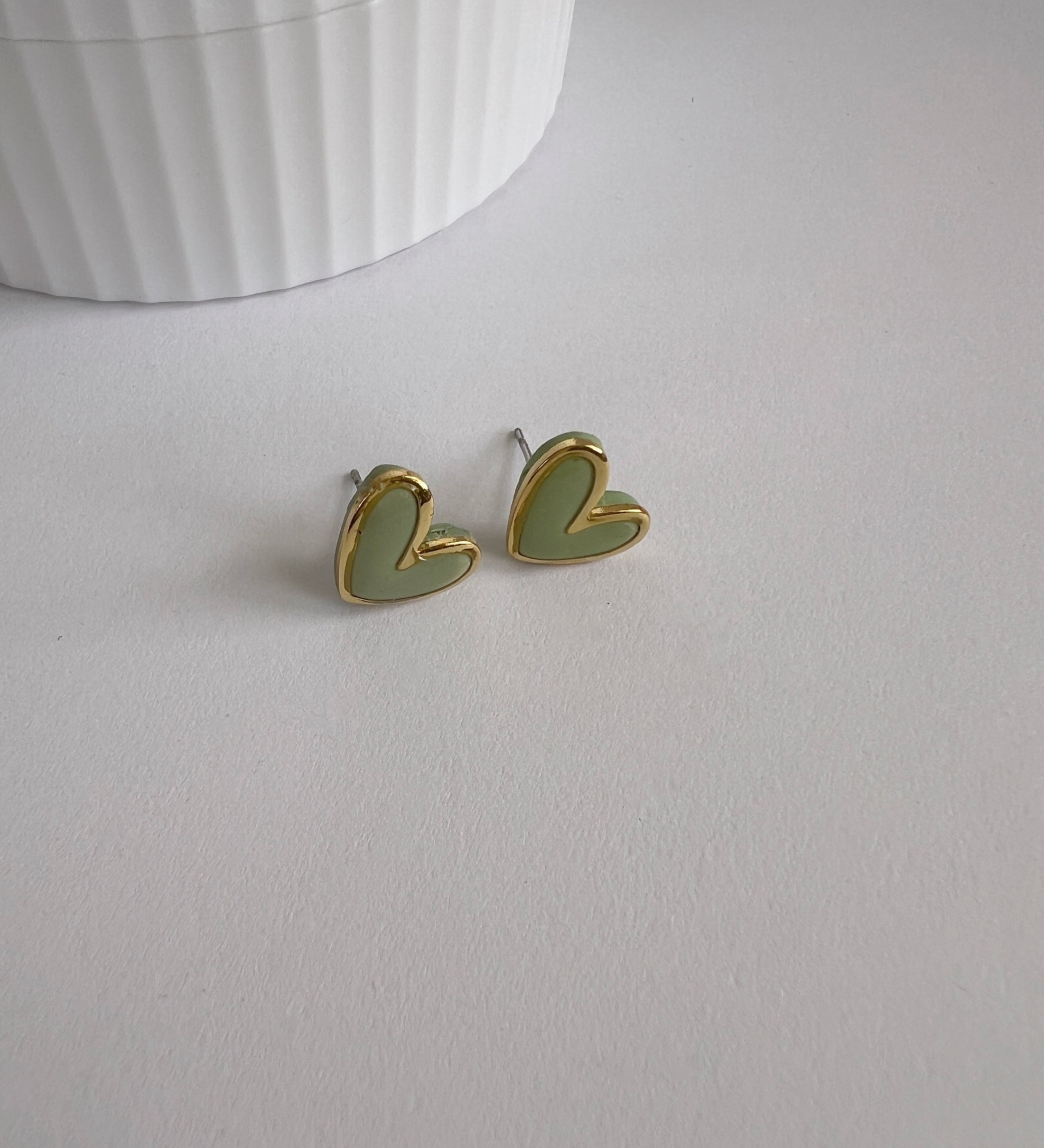 Poly heart studs