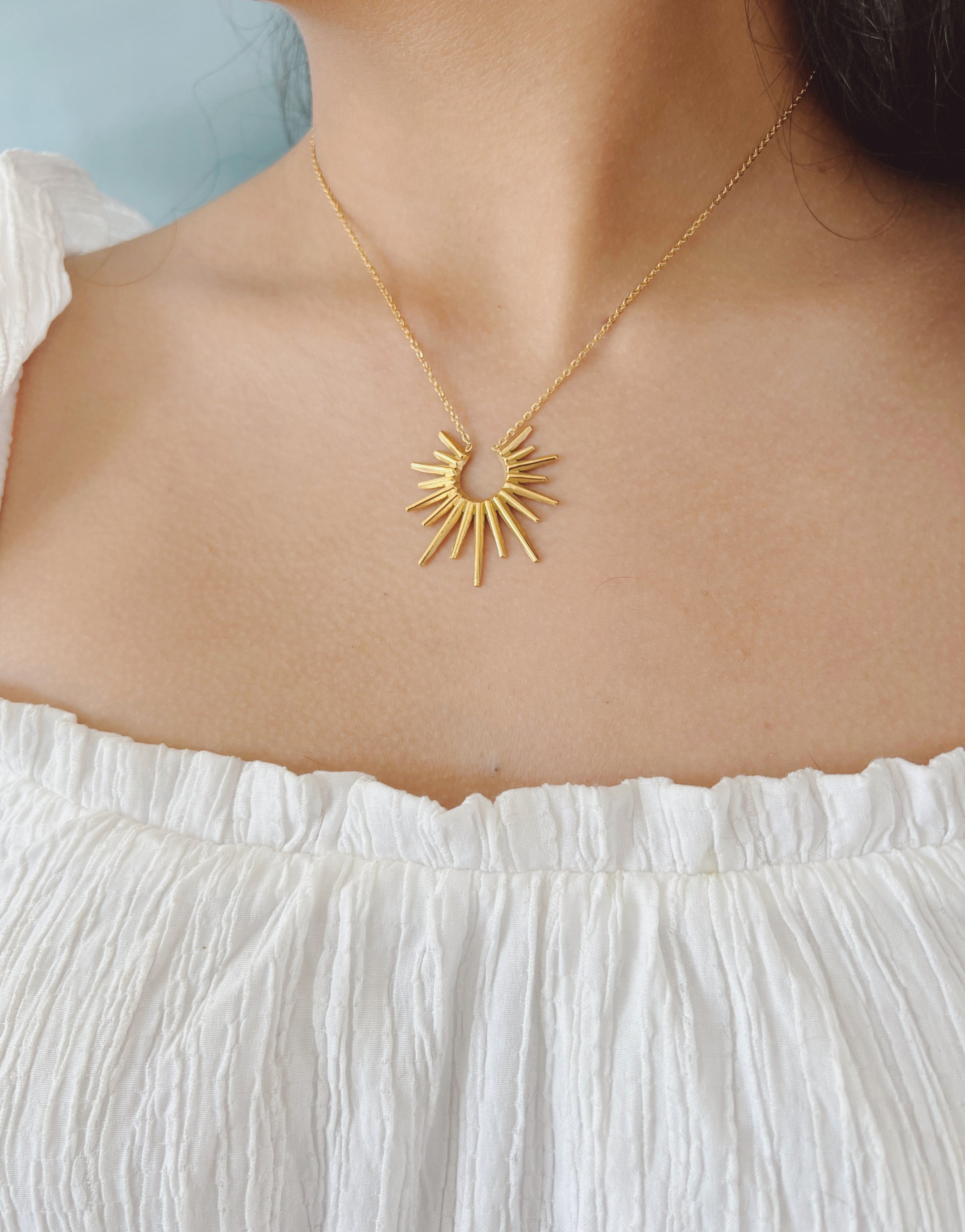 Bright sun necklace