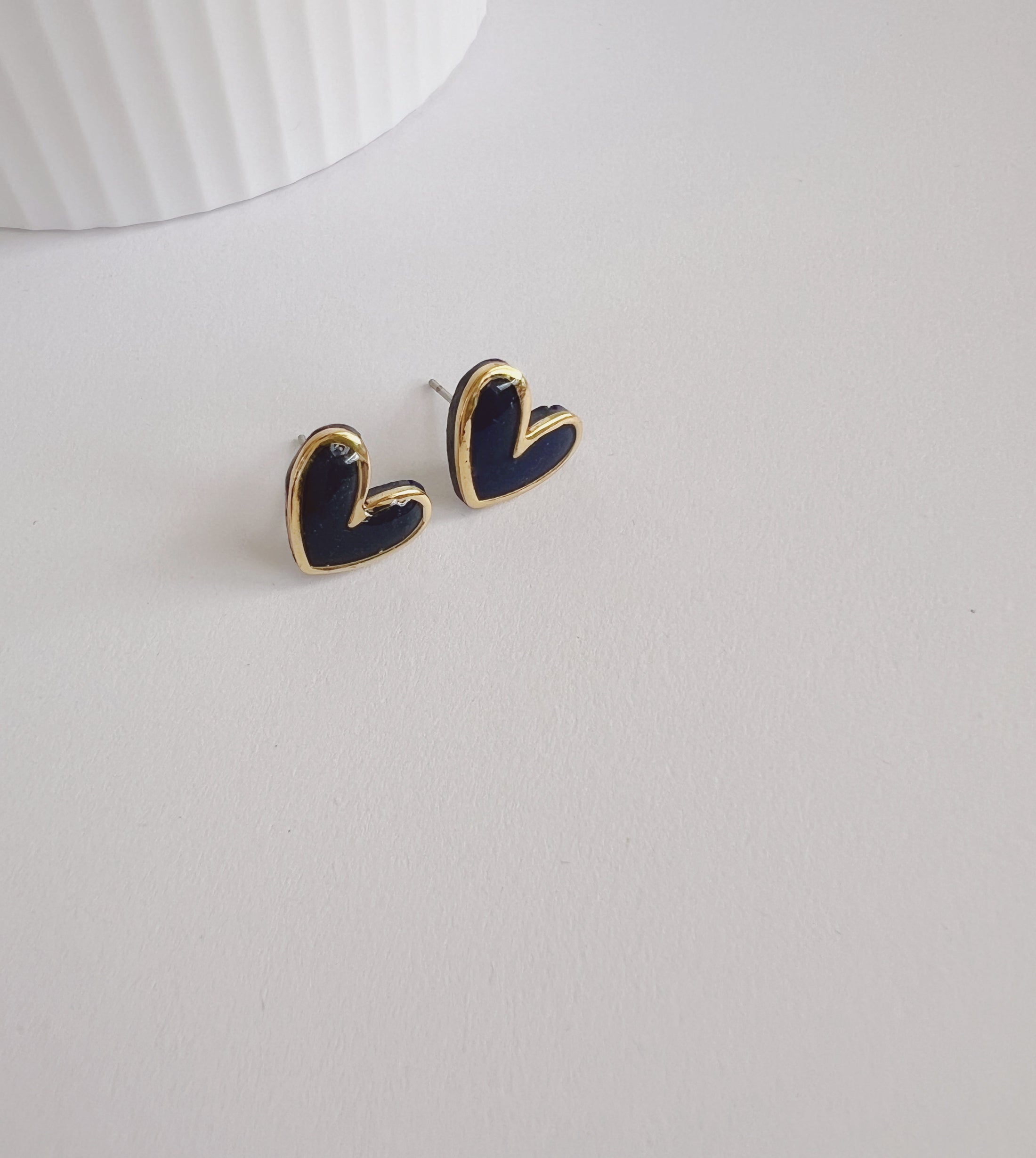 Poly heart studs