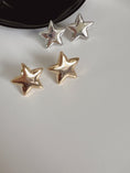 Load image into Gallery viewer, Big  star earrings
