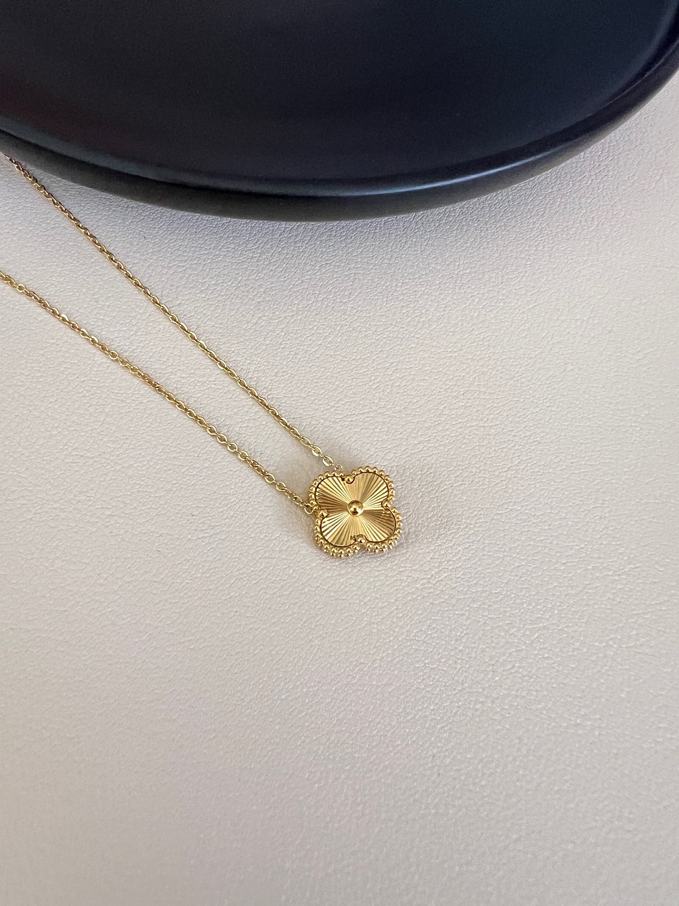 Gold clover necklace