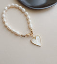 Load image into Gallery viewer, Heart pearls bracelet
