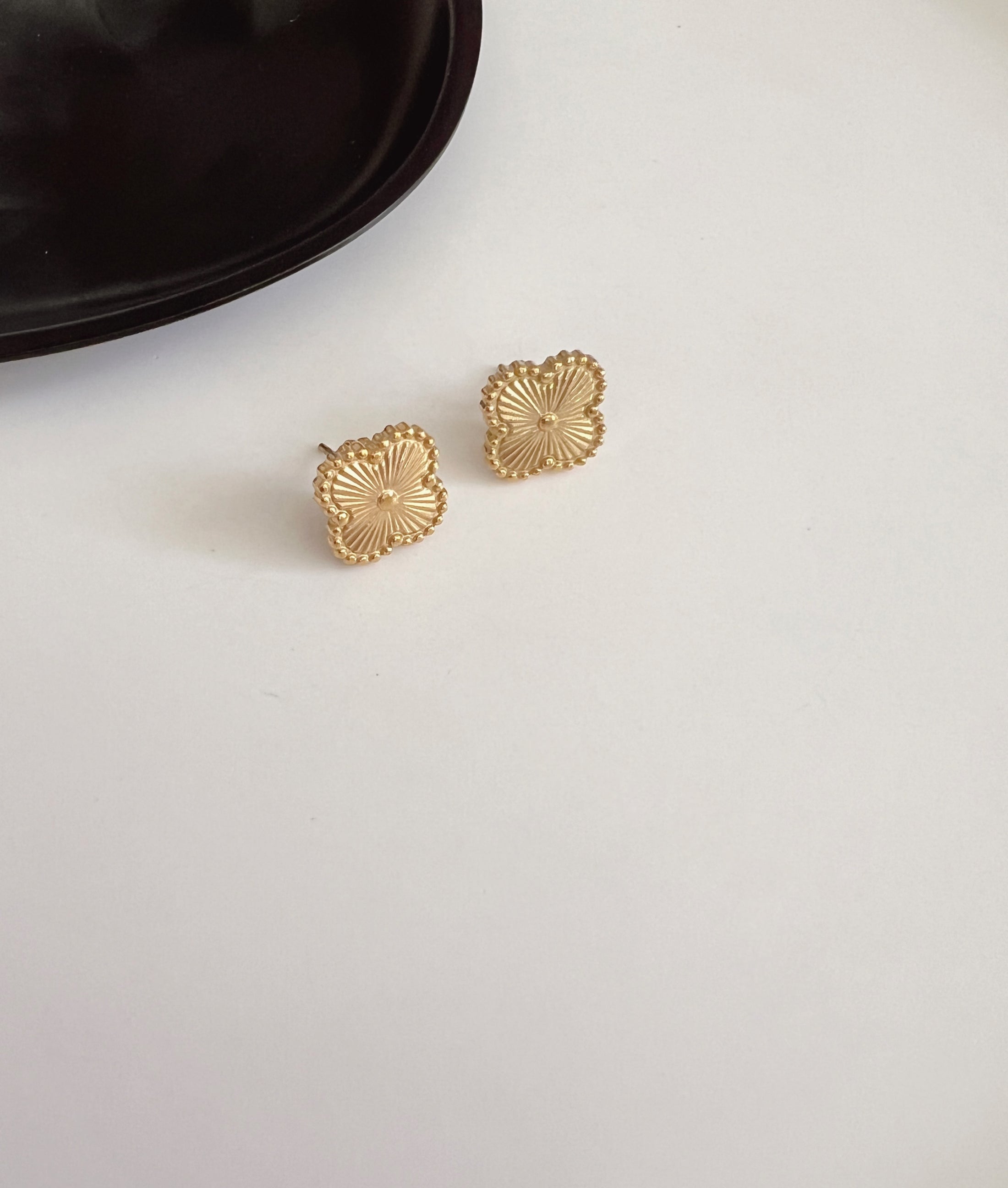 Gold clover studs