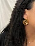 Load image into Gallery viewer, Pao earrings
