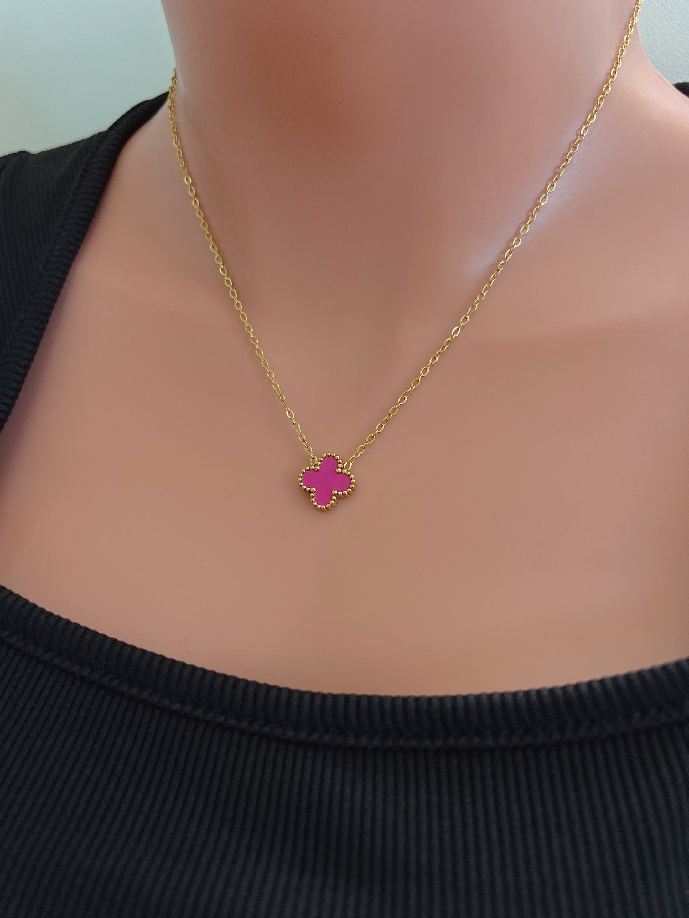 Fucsia clover necklace