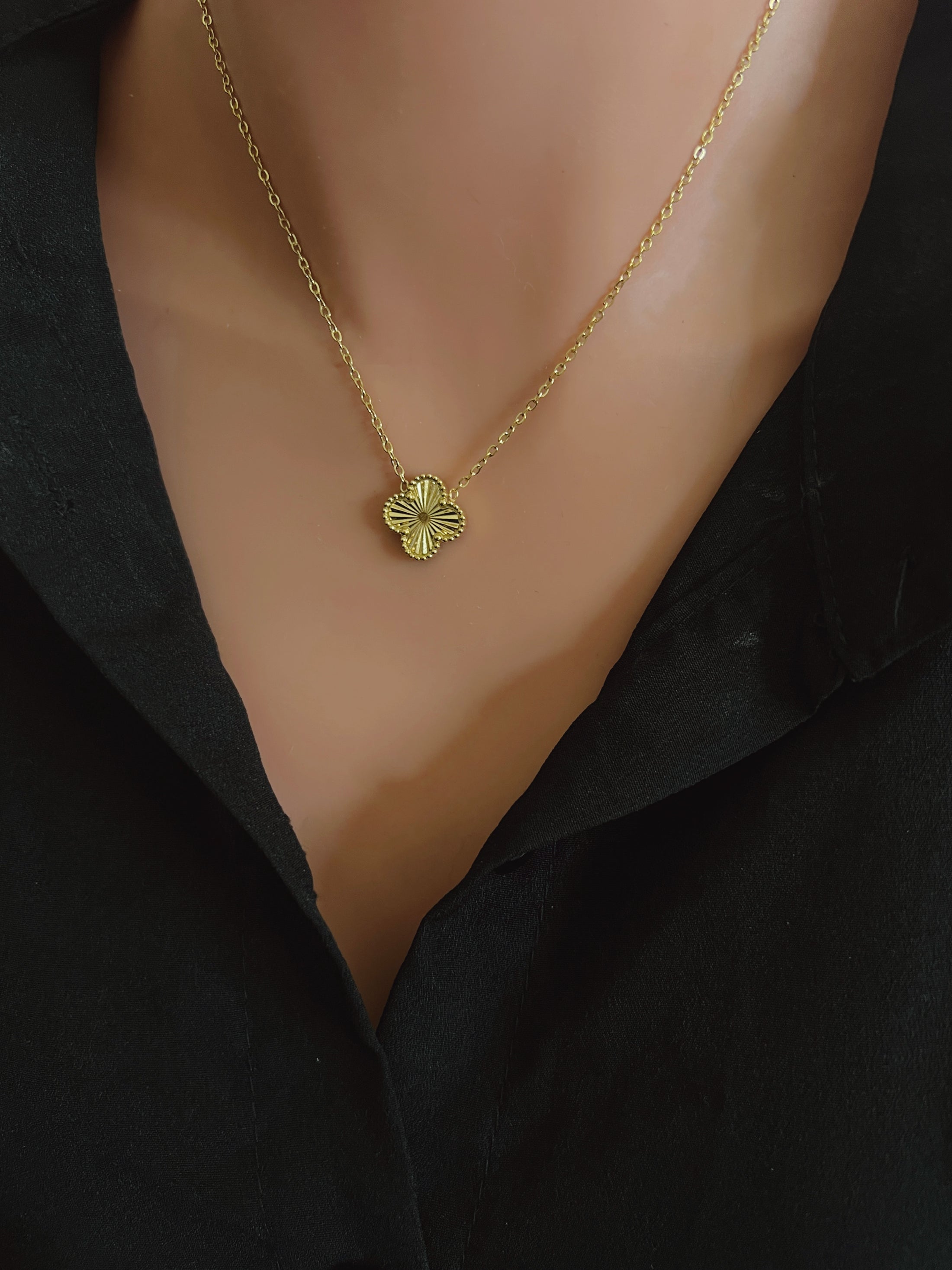 Gold clover necklace