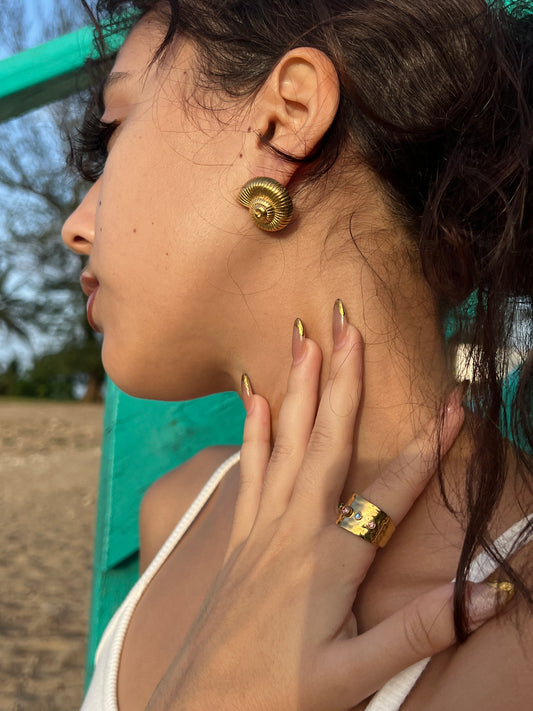 Spiral shell studs