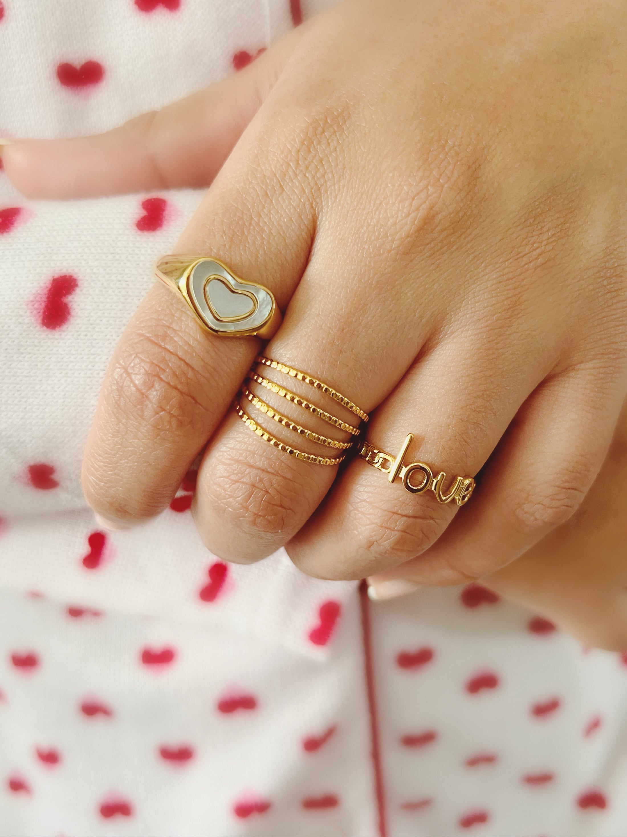 Heart shell ring