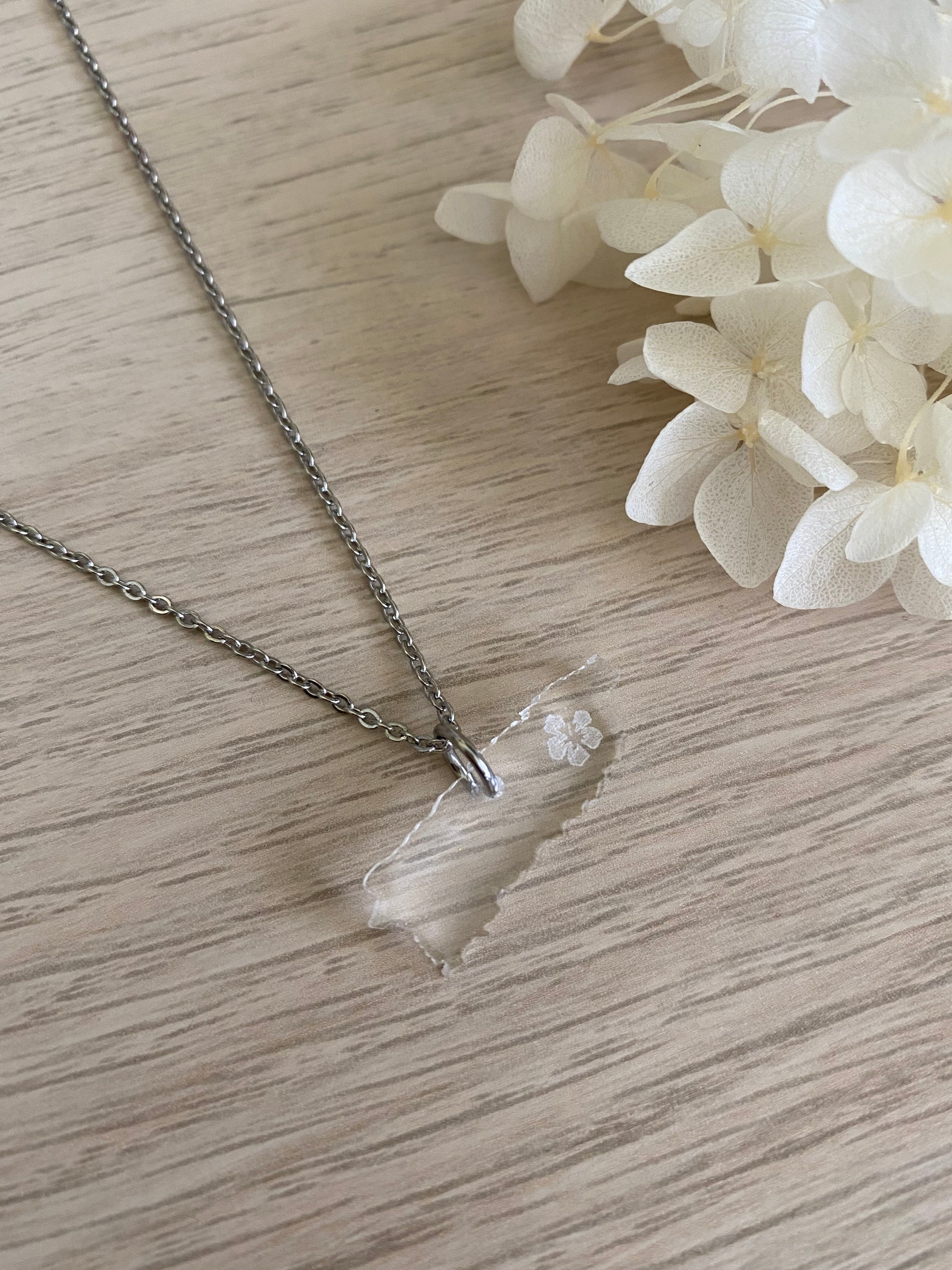 PR Map flower necklace