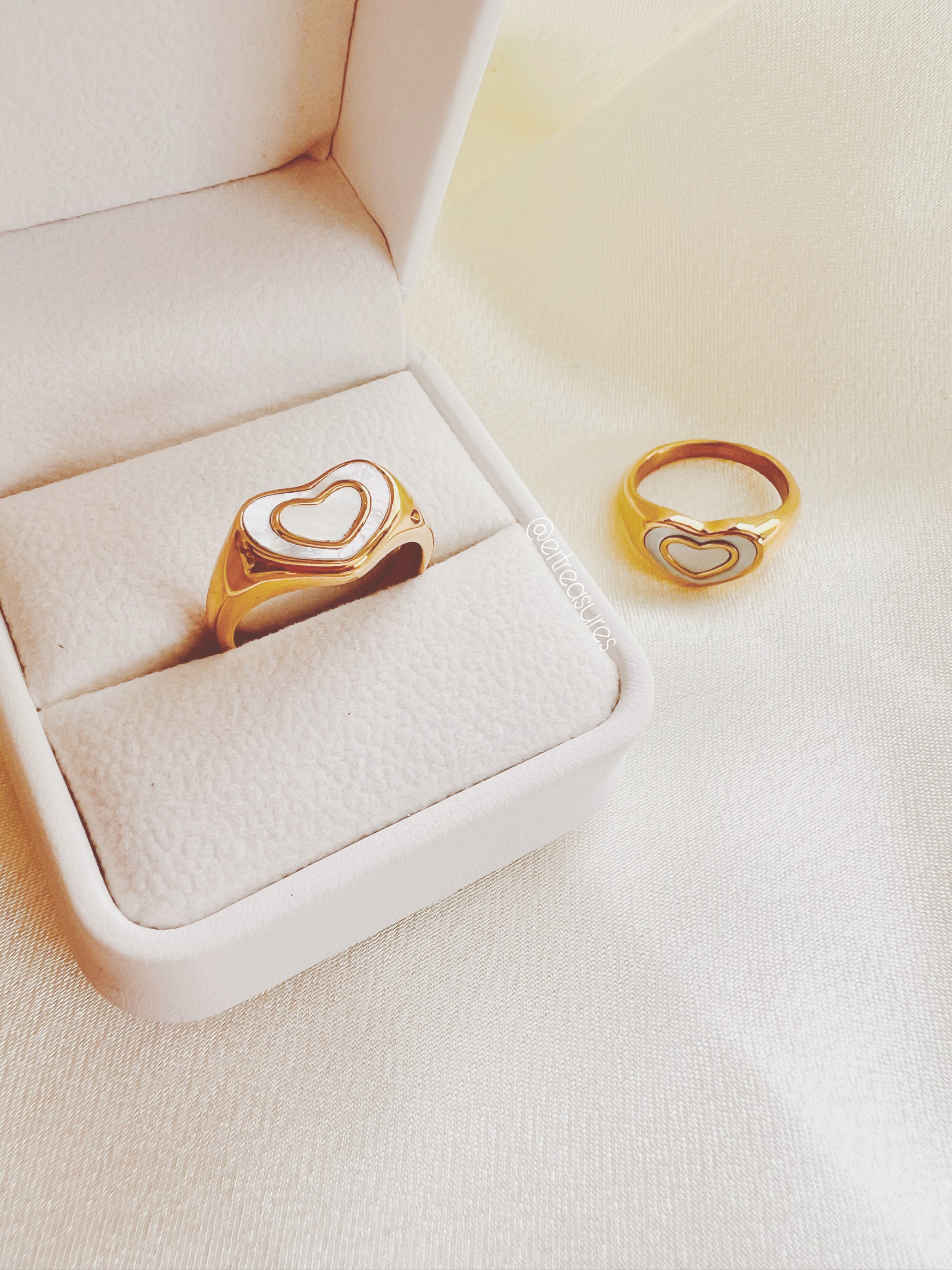 Heart shell ring