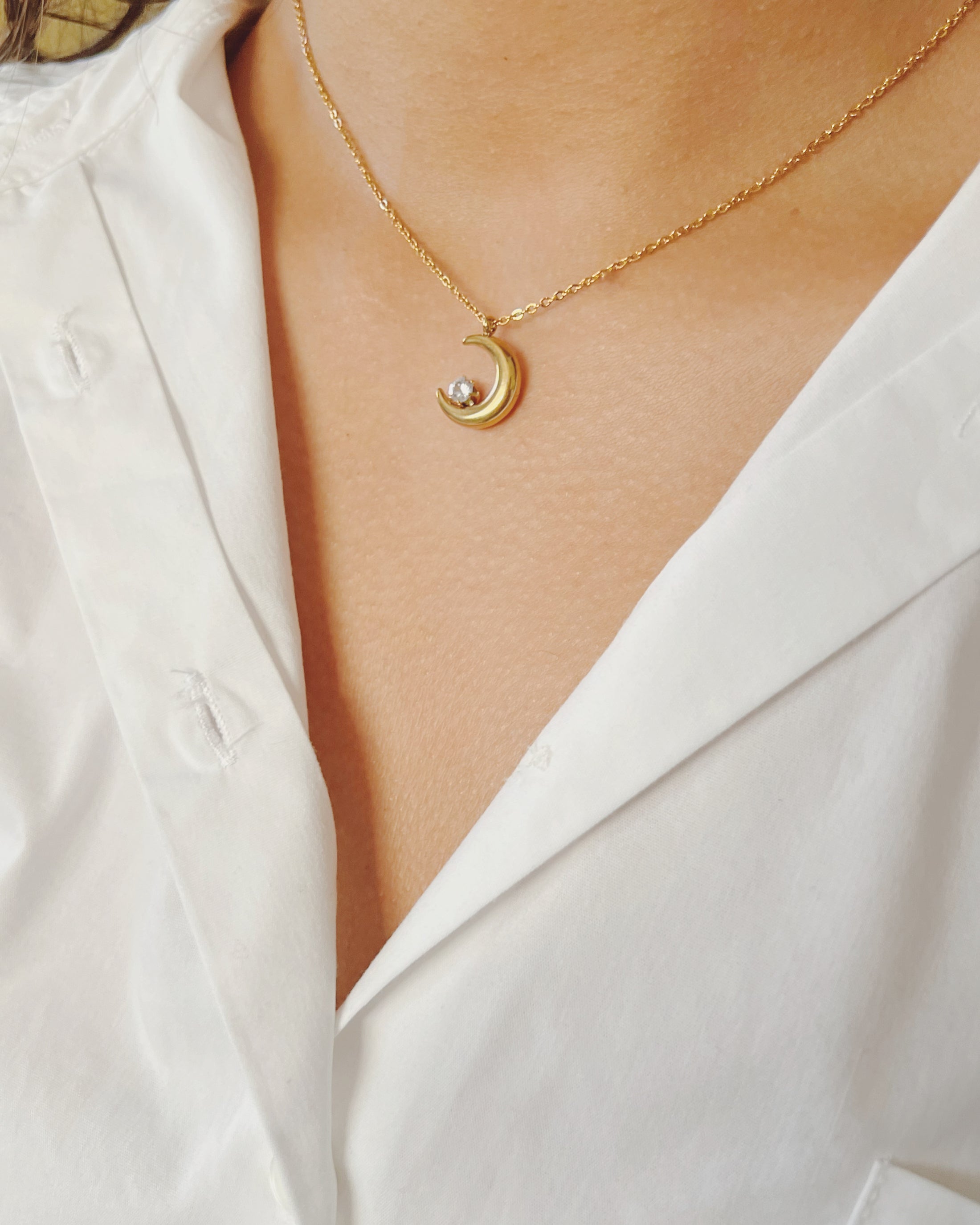 Lux moon necklace