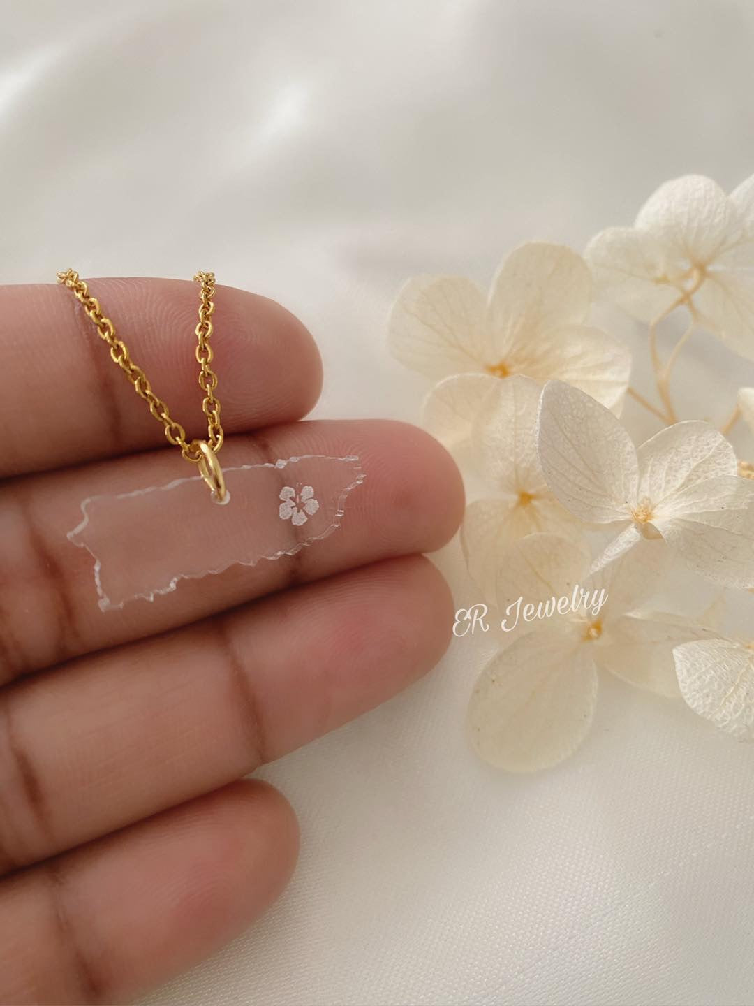 PR Map flower necklace